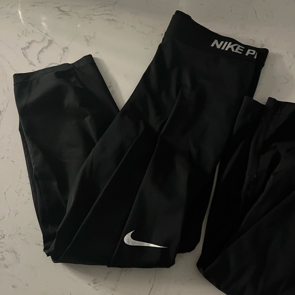 2 pair of Nike leggings - Picture 3 of 3